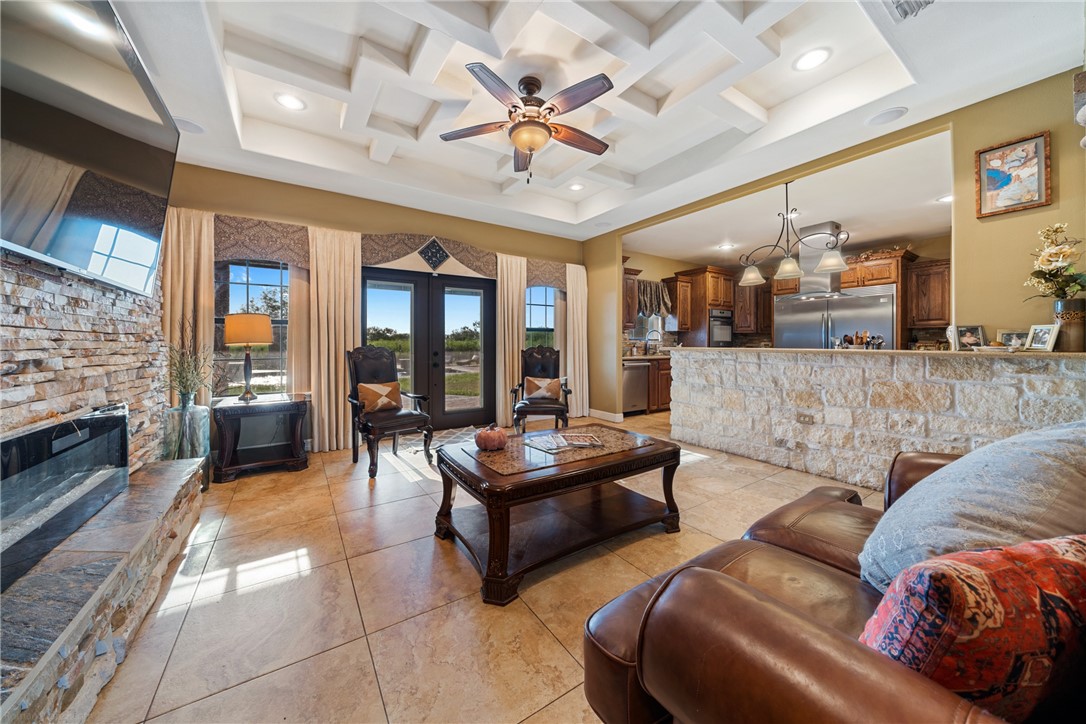 729 Golden Dr