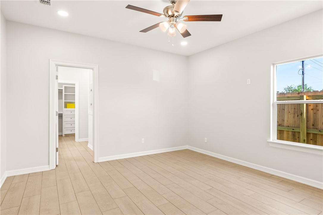 1263 La Esmeralda Dr