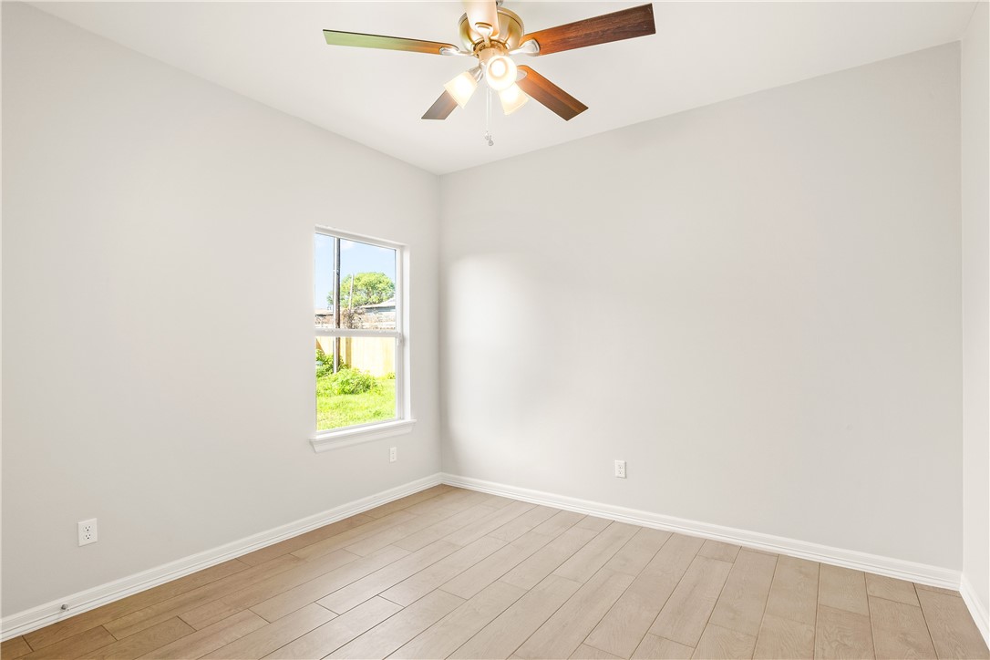 1263 La Esmeralda Dr