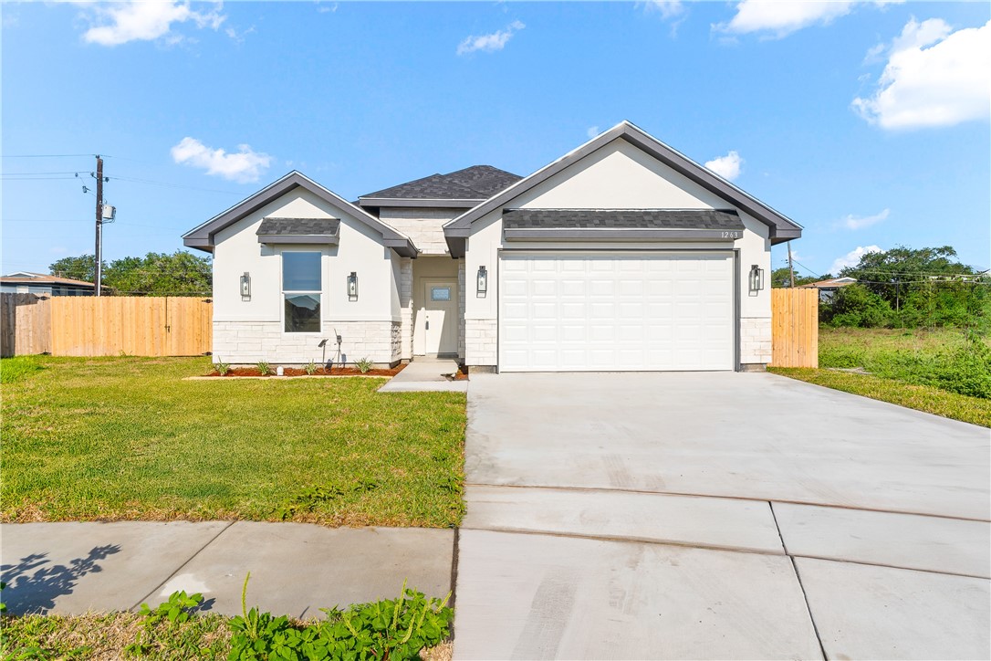 1263 La Esmeralda Dr