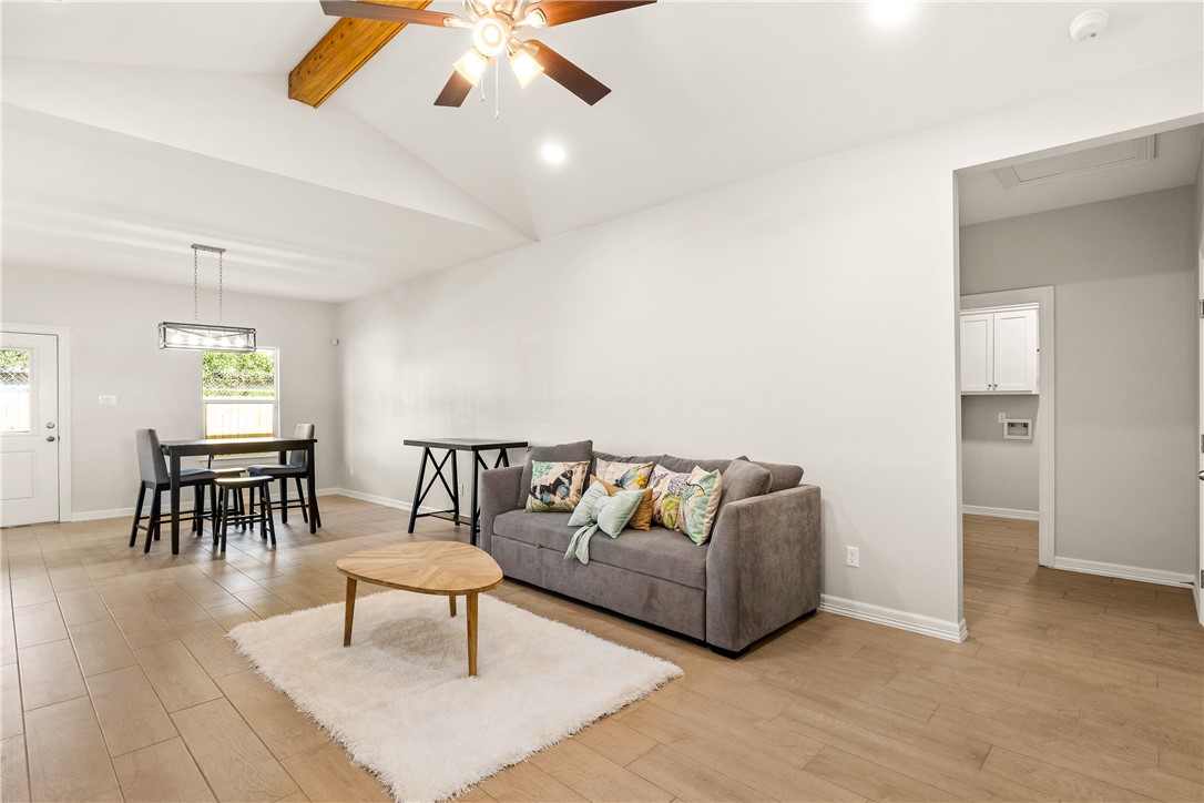 1263 La Esmeralda Dr