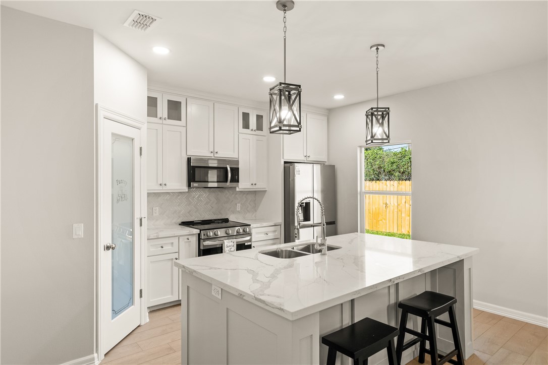 1263 La Esmeralda Dr