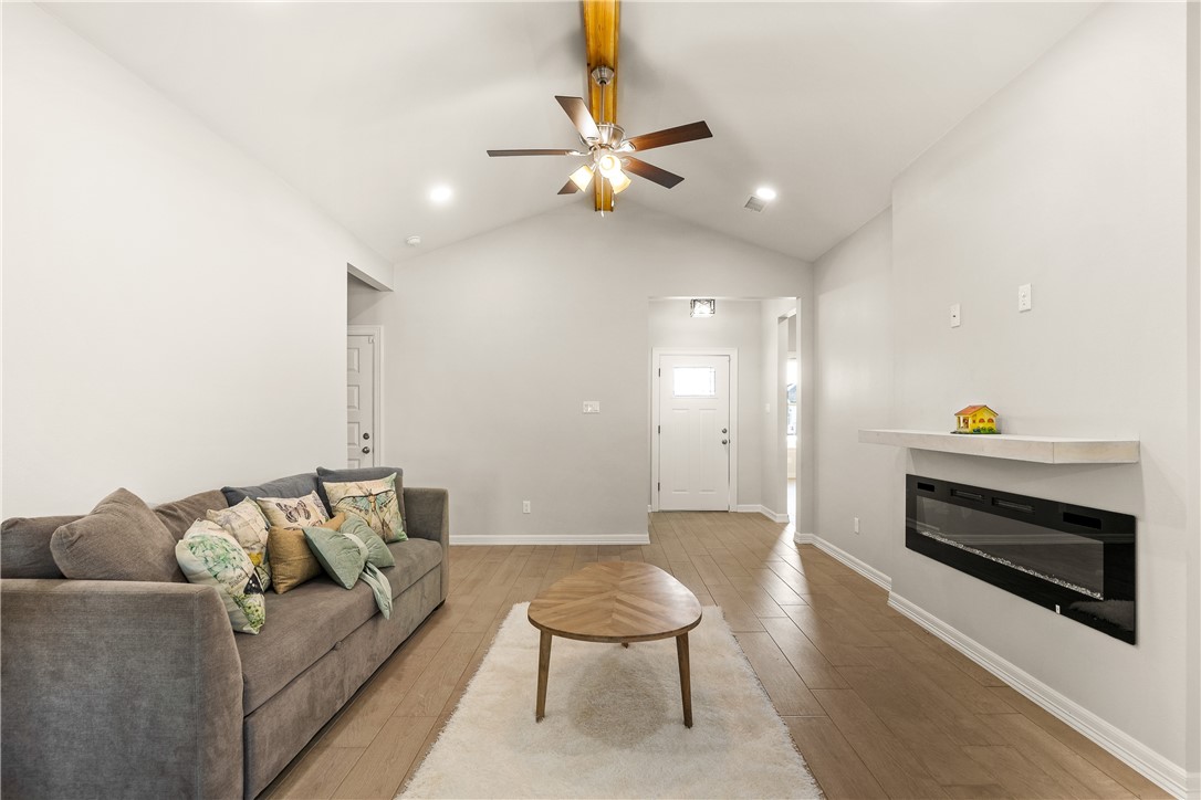 1263 La Esmeralda Dr