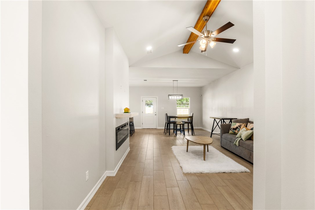 1263 La Esmeralda Dr
