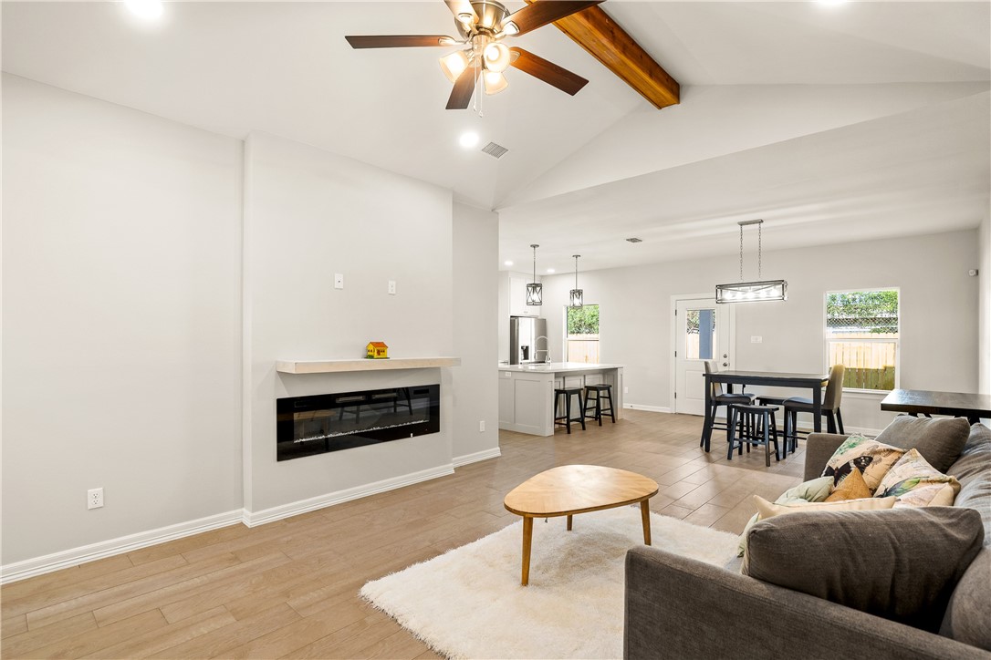 1263 La Esmeralda Dr