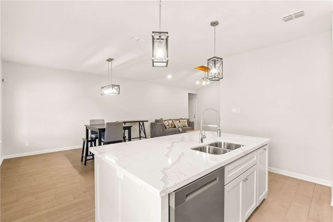 1263 La Esmeralda Dr