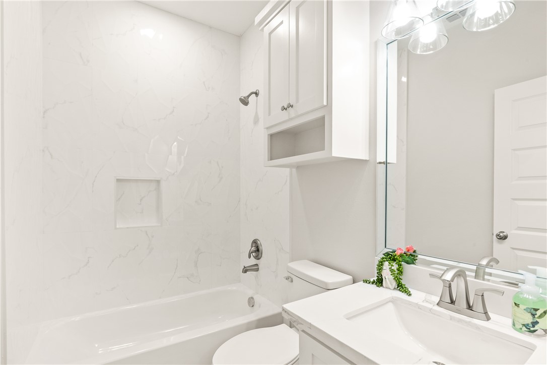 1263 La Esmeralda Dr