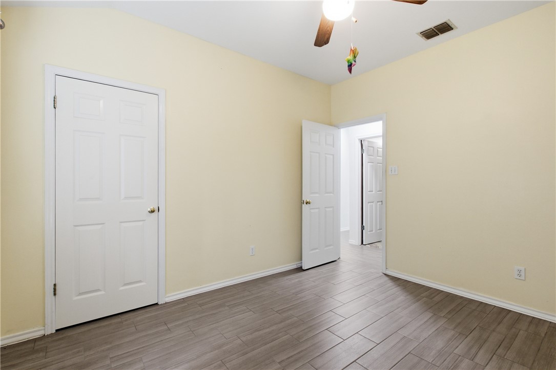 4910 Lake Livingston Dr