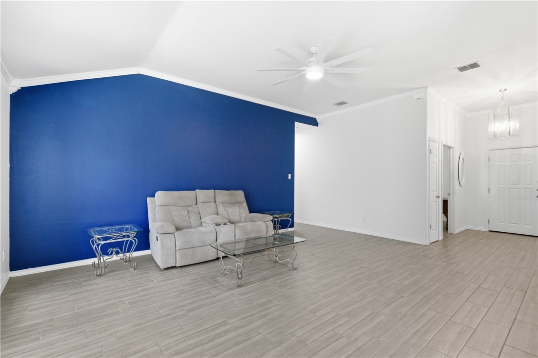 4910 Lake Livingston Dr