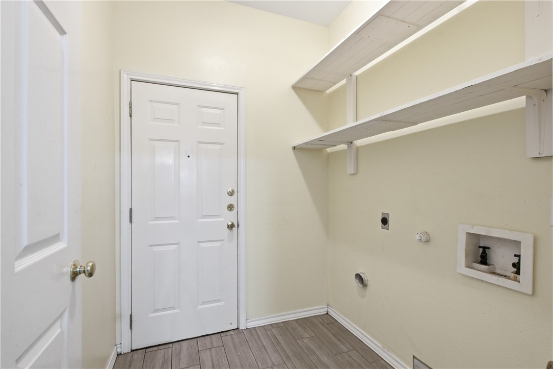 4910 Lake Livingston Dr