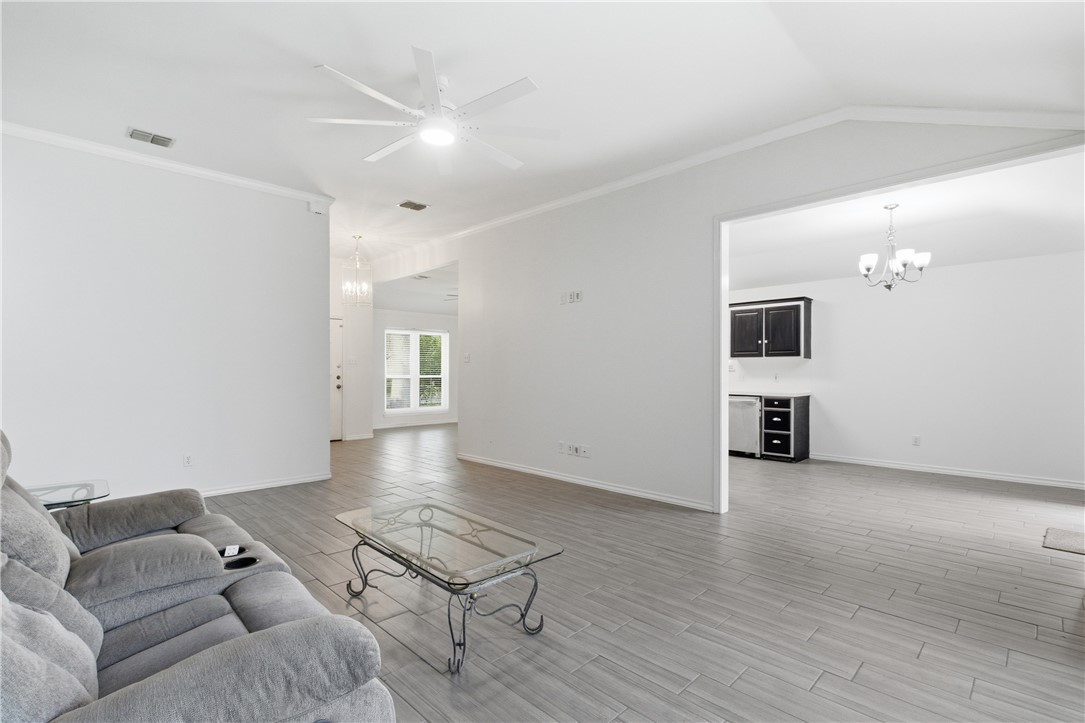 4910 Lake Livingston Dr