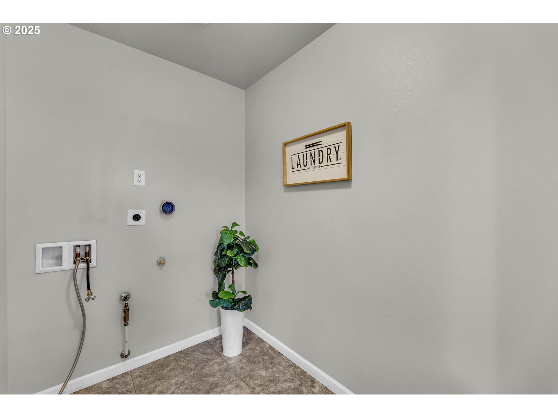 2504 S NISQUALLY AVE