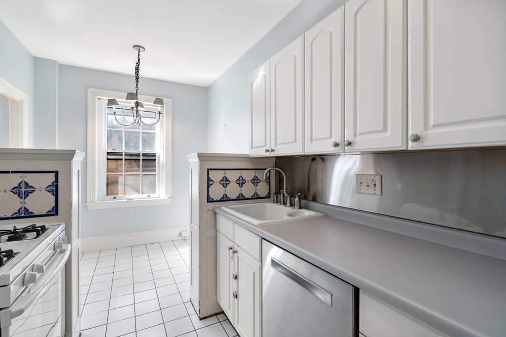 50 Commonwealth Ave Unit: 304