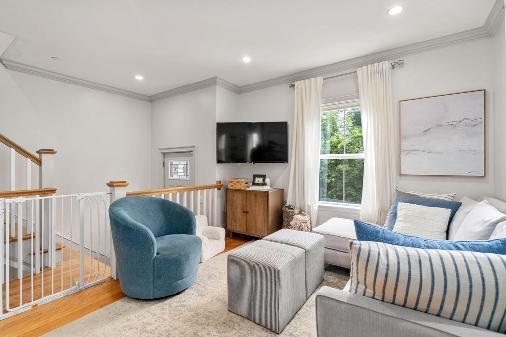 6 Temple St # 6