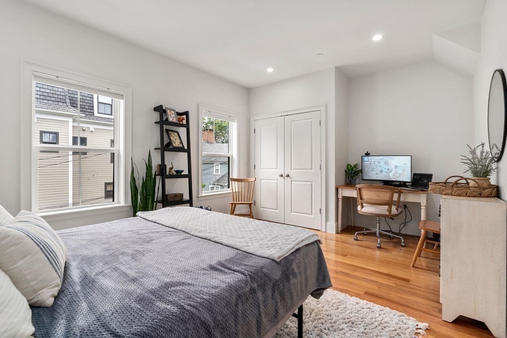 6 Temple St # 6
