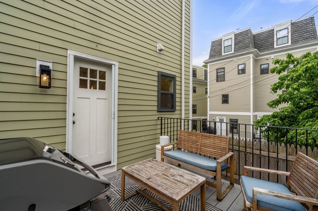 6 Temple St # 6