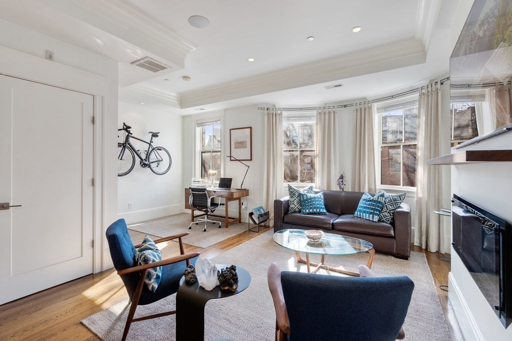 121 W Newton St # 2