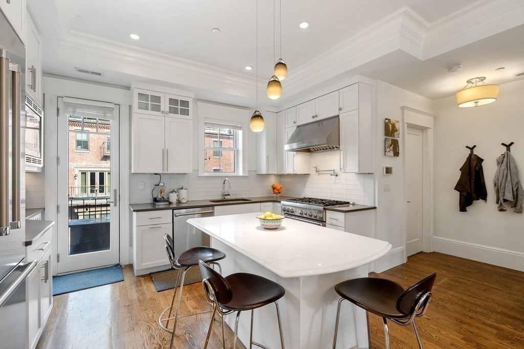 121 W Newton St # 2