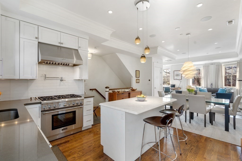 121 W Newton St # 2