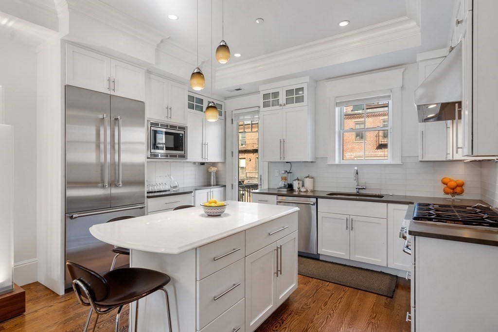 121 W Newton St # 2