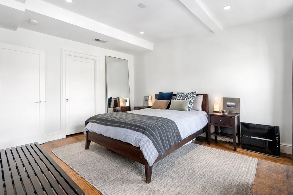 121 W Newton St # 2