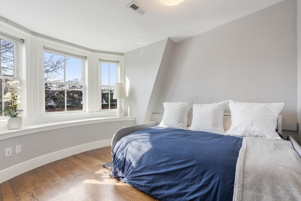 121 W Newton St # 2