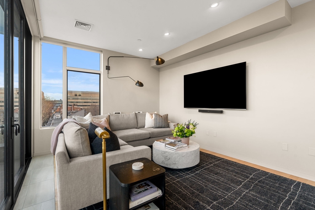 7 East Springfield Unit: PH6