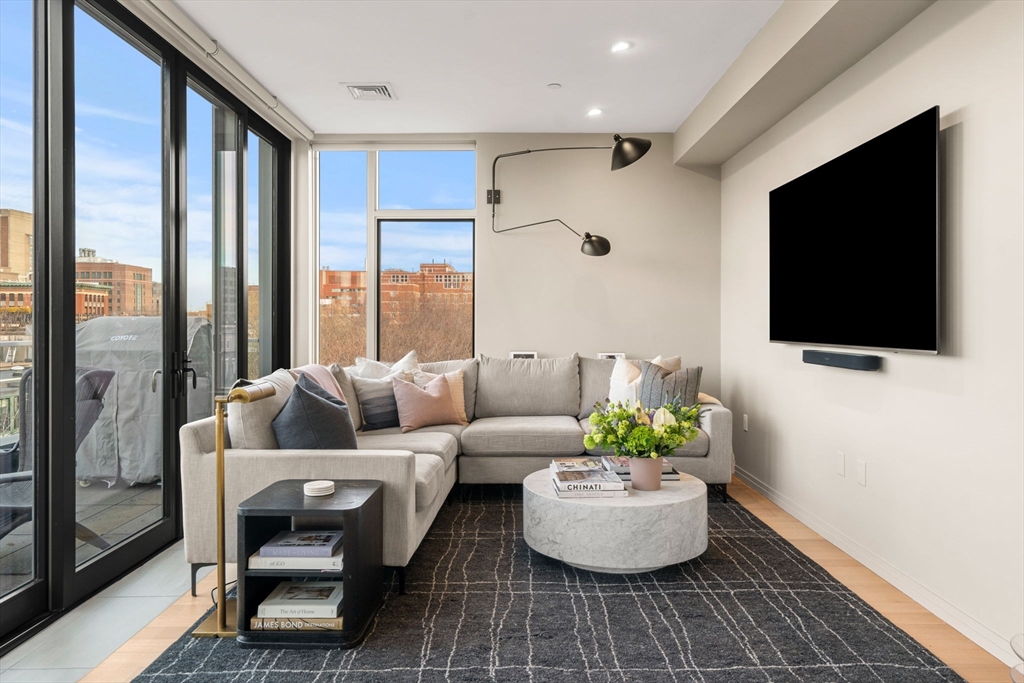 7 East Springfield Unit: PH6