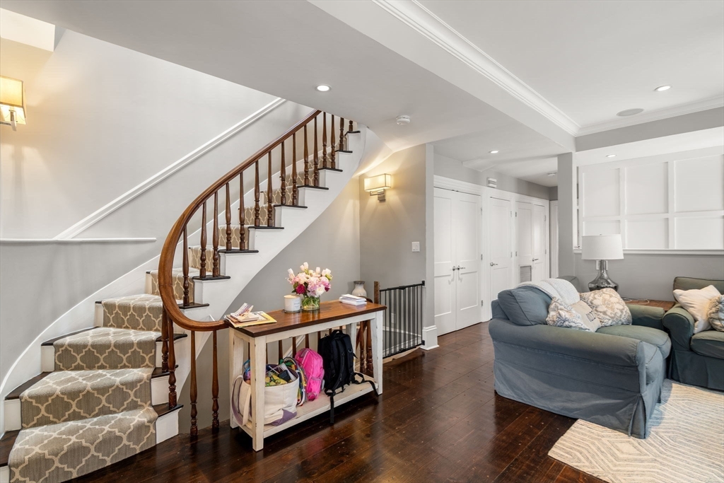 901 E. Broadway # 2