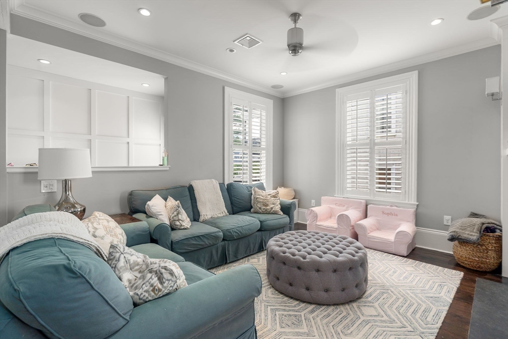 901 E. Broadway # 2