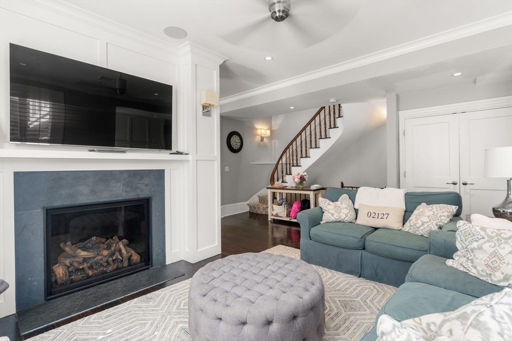 901 E. Broadway # 2