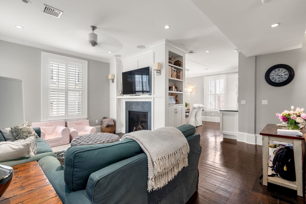 901 E. Broadway # 2