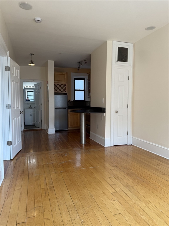 75 Burbank # 402