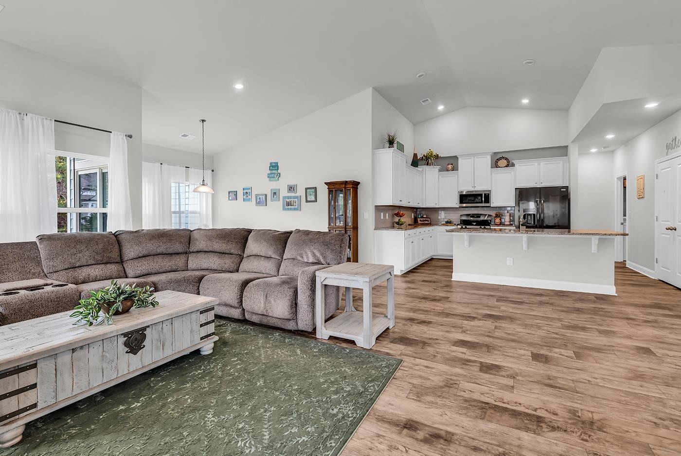 1207 Ficus Dr.