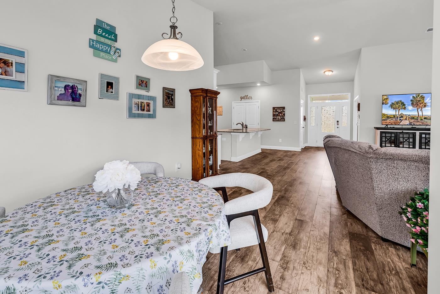 1207 Ficus Dr.
