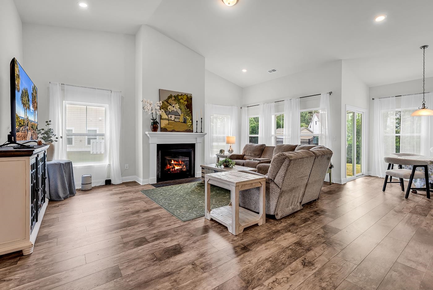 1207 Ficus Dr.