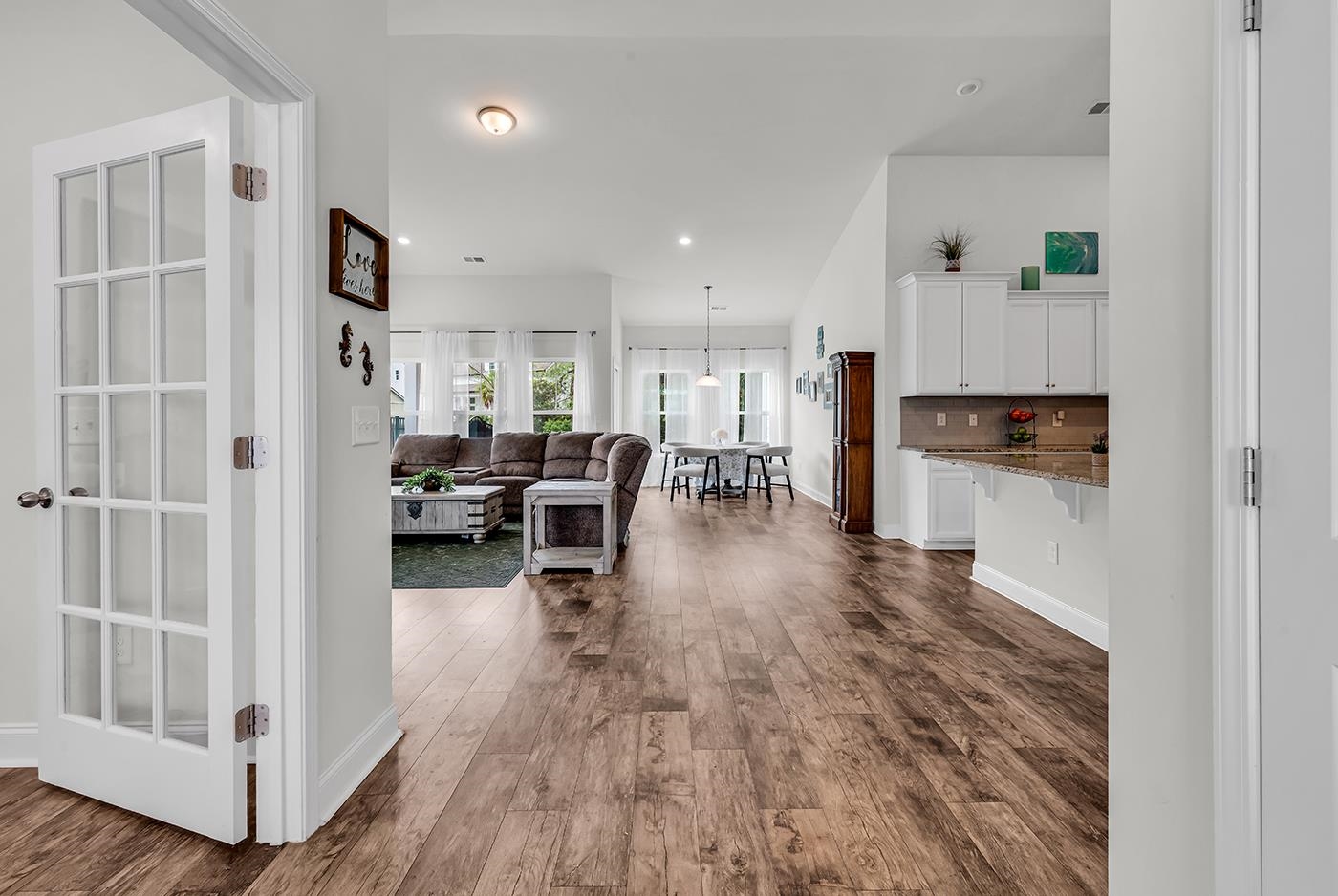 1207 Ficus Dr.
