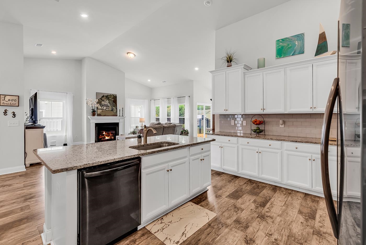 1207 Ficus Dr.