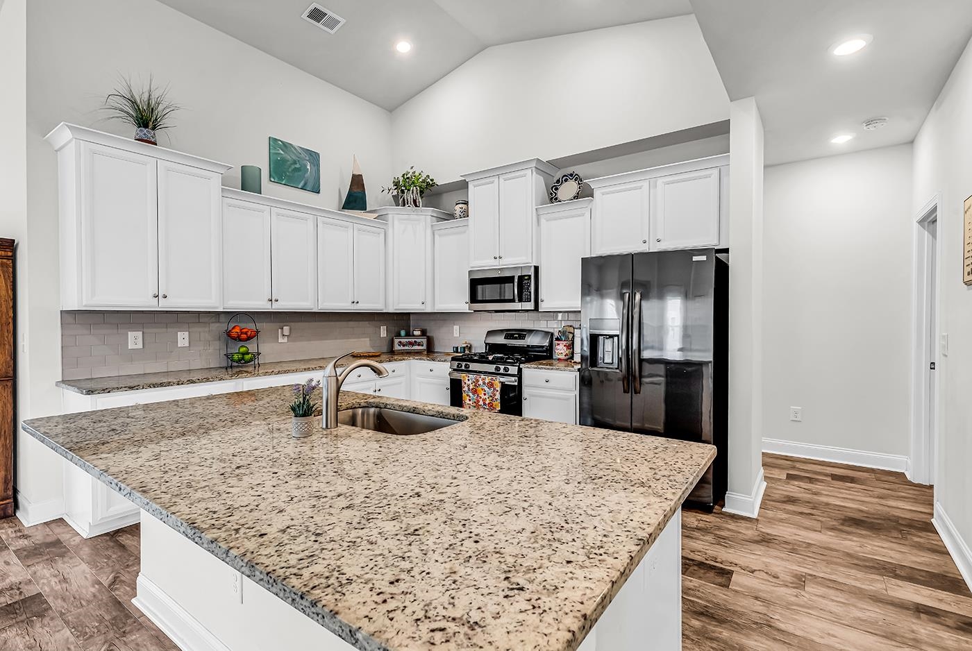 1207 Ficus Dr.