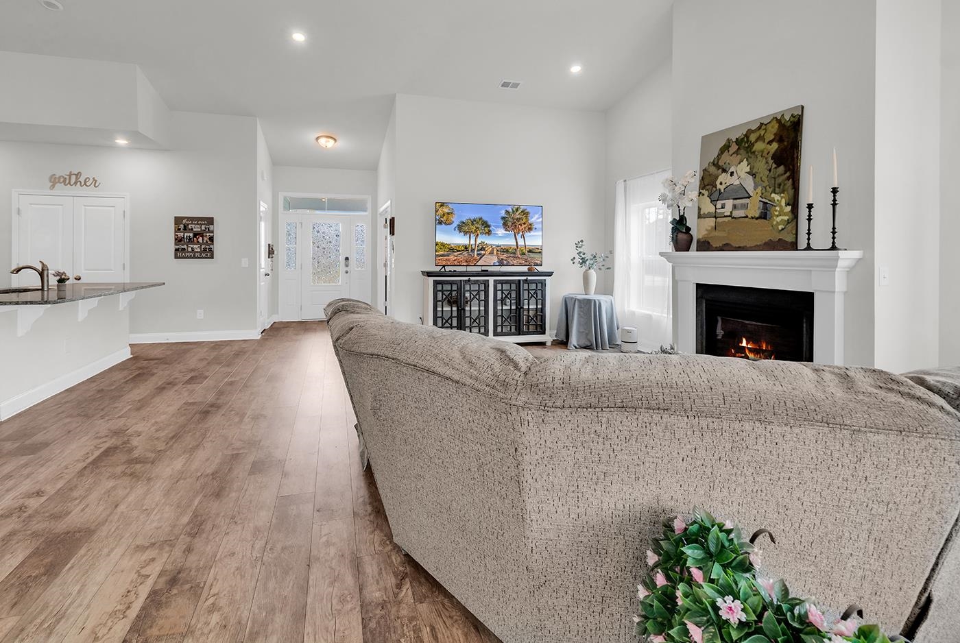 1207 Ficus Dr.