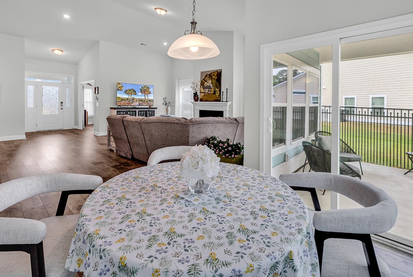 1207 Ficus Dr.