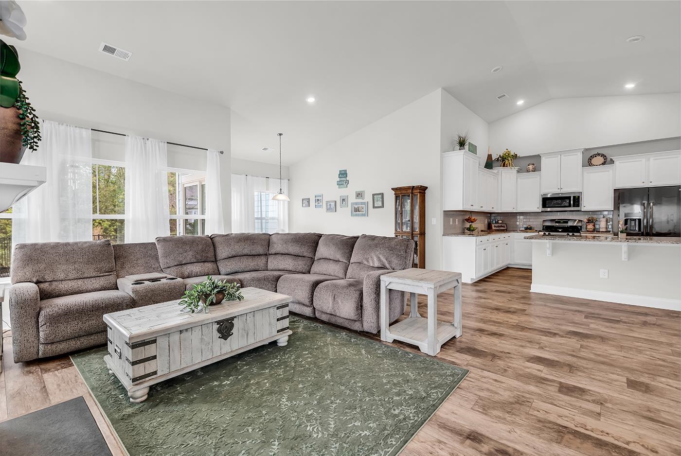 1207 Ficus Dr.