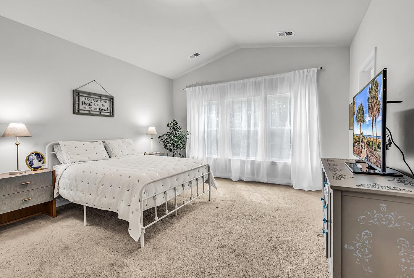 1207 Ficus Dr.