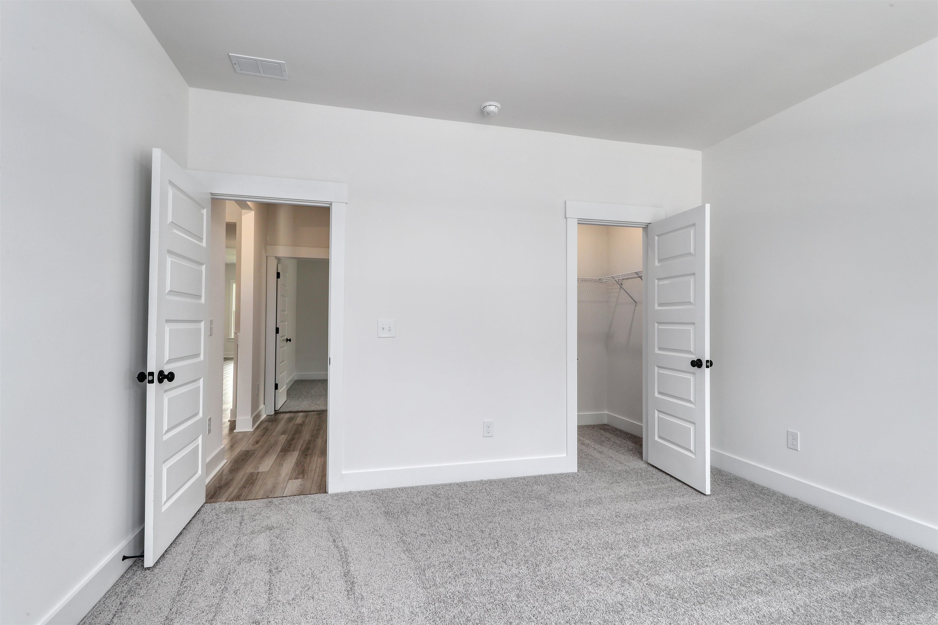 6132 Zoe Way