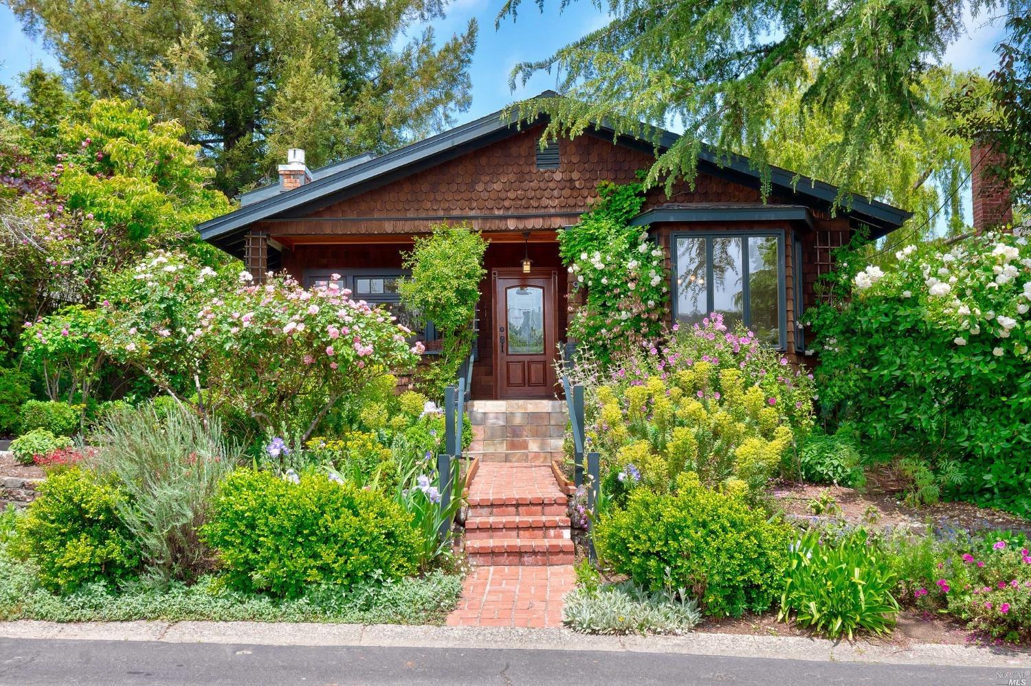 9 Juanita Avenue