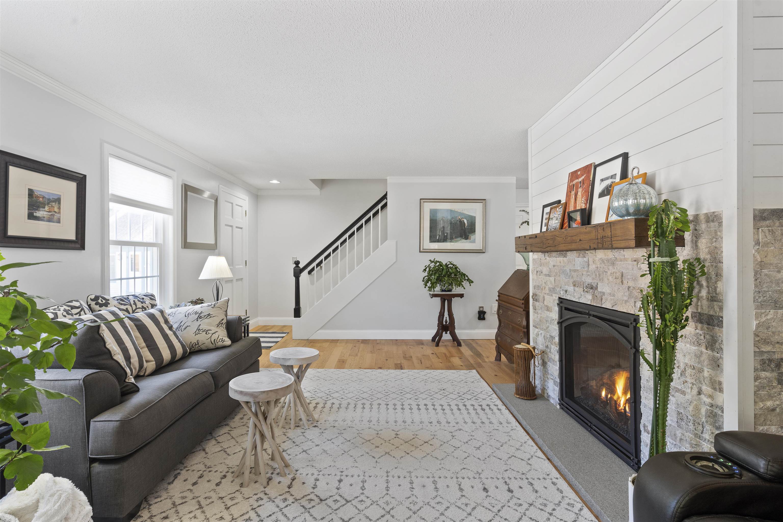 2761 Lake Shore Road Unit: 34