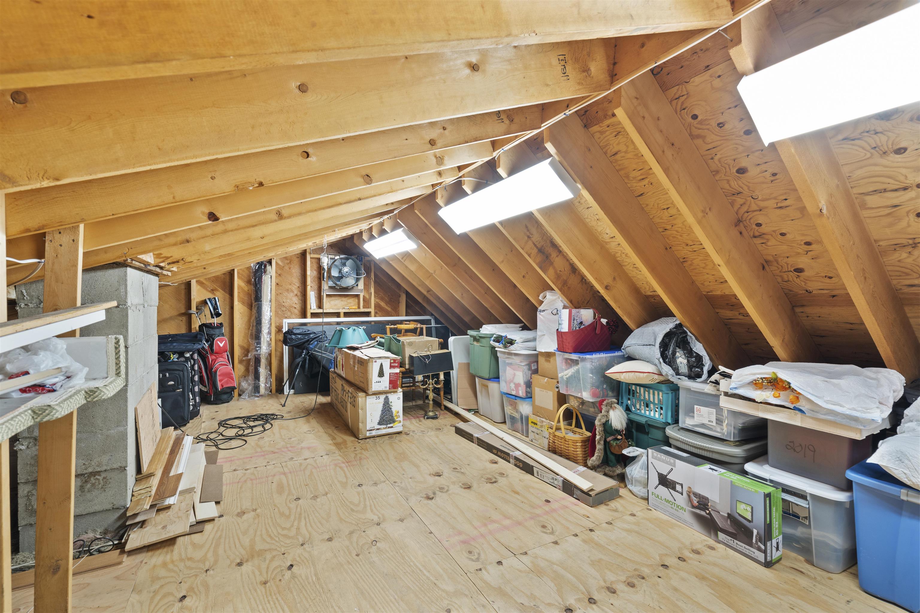 2761 Lake Shore Road Unit: 34