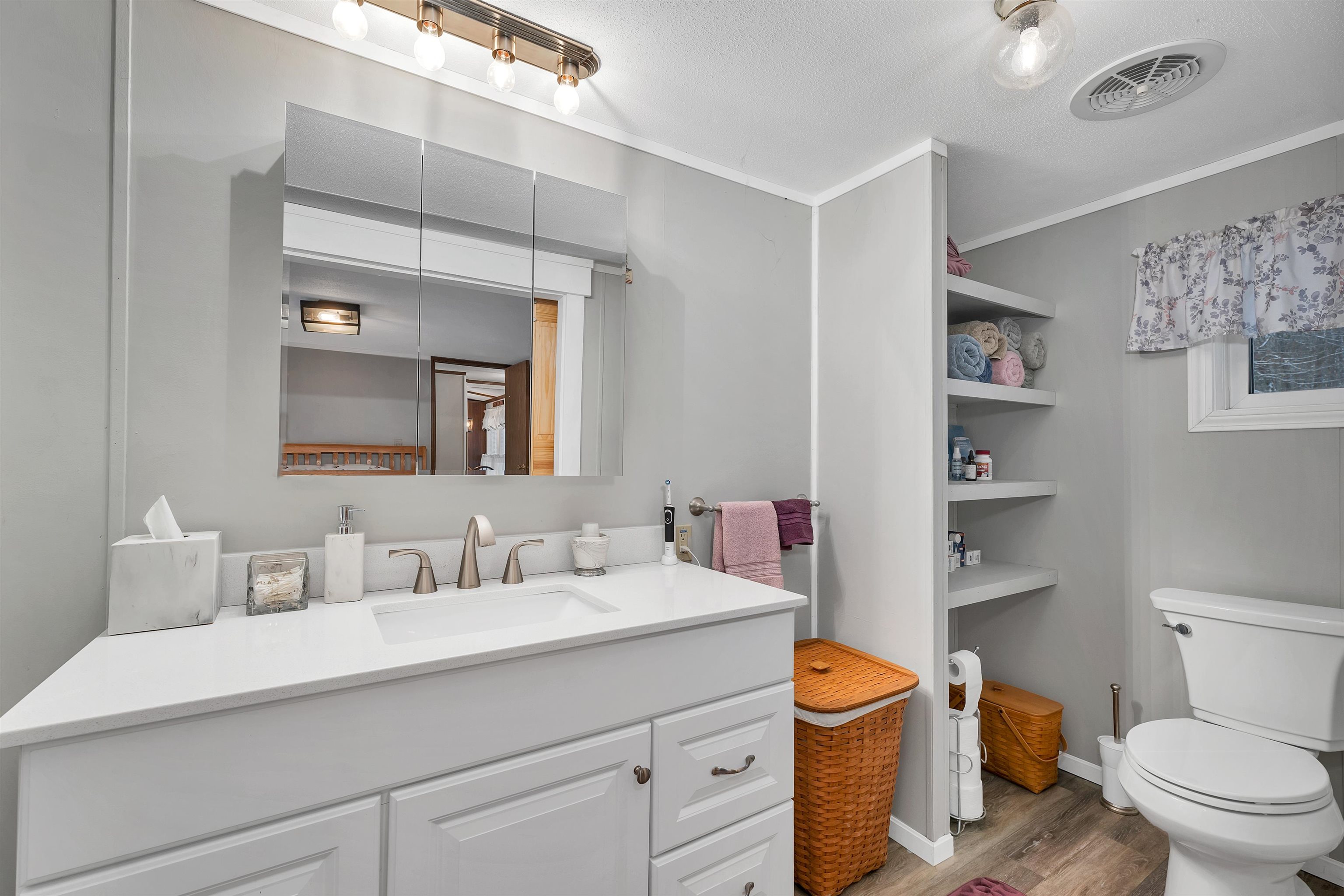 320 Old Lake Shore Road Unit: 11