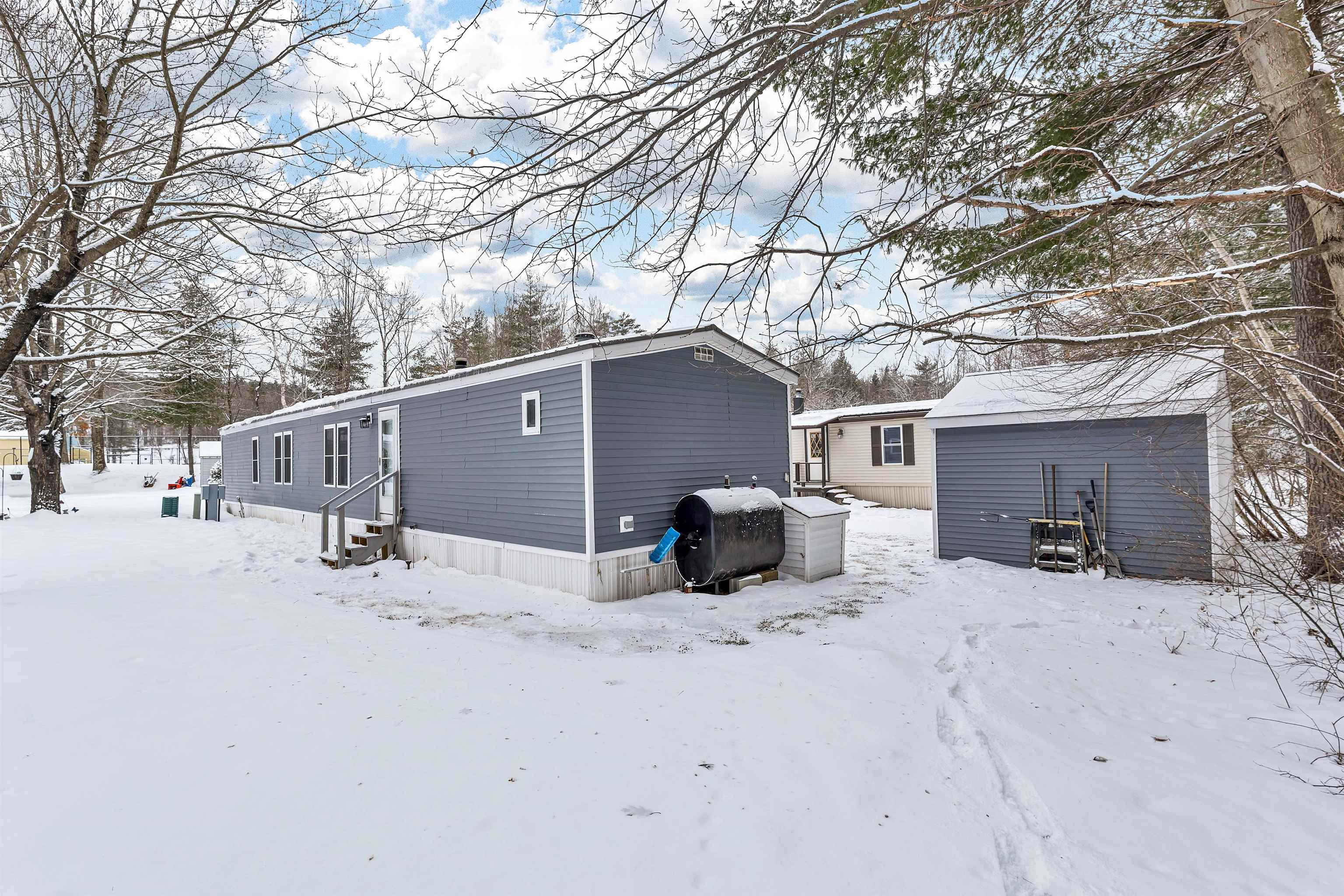 320 Old Lake Shore Road Unit: 11