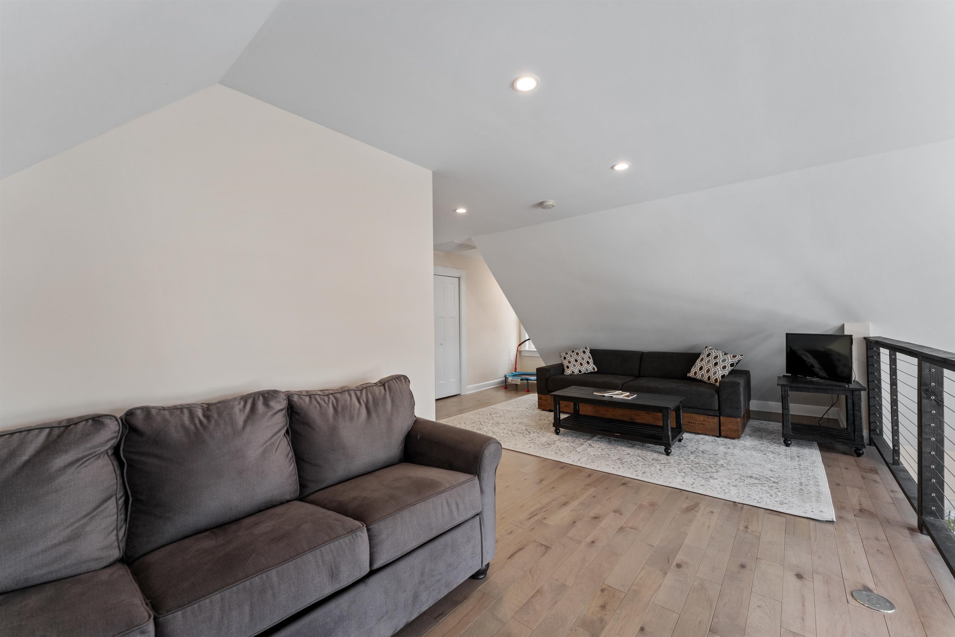 2 Pond Road